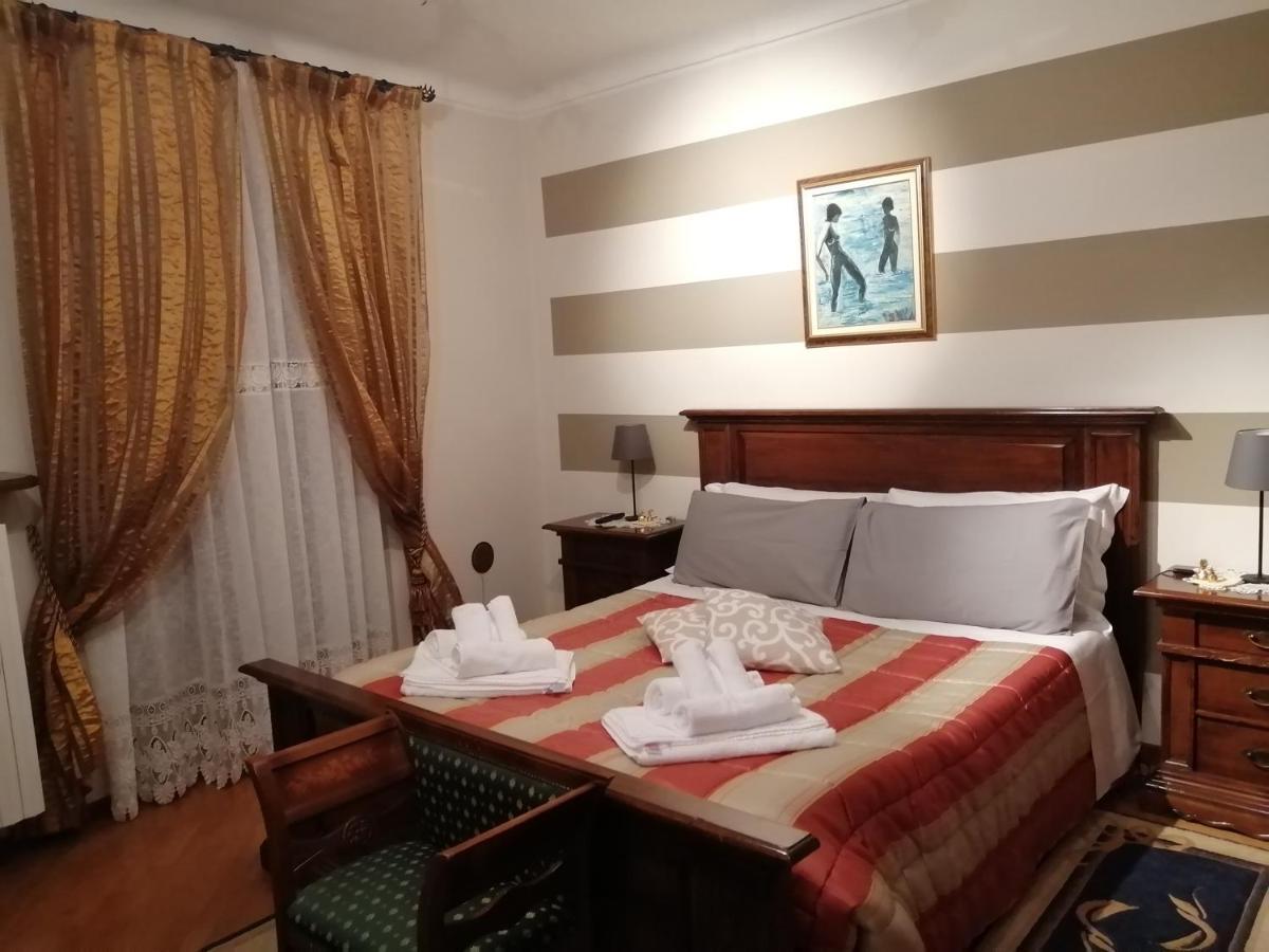 Holiday House Antica Dimora Soggiorni In Langa Centro Storico La Morra Exteriör bild