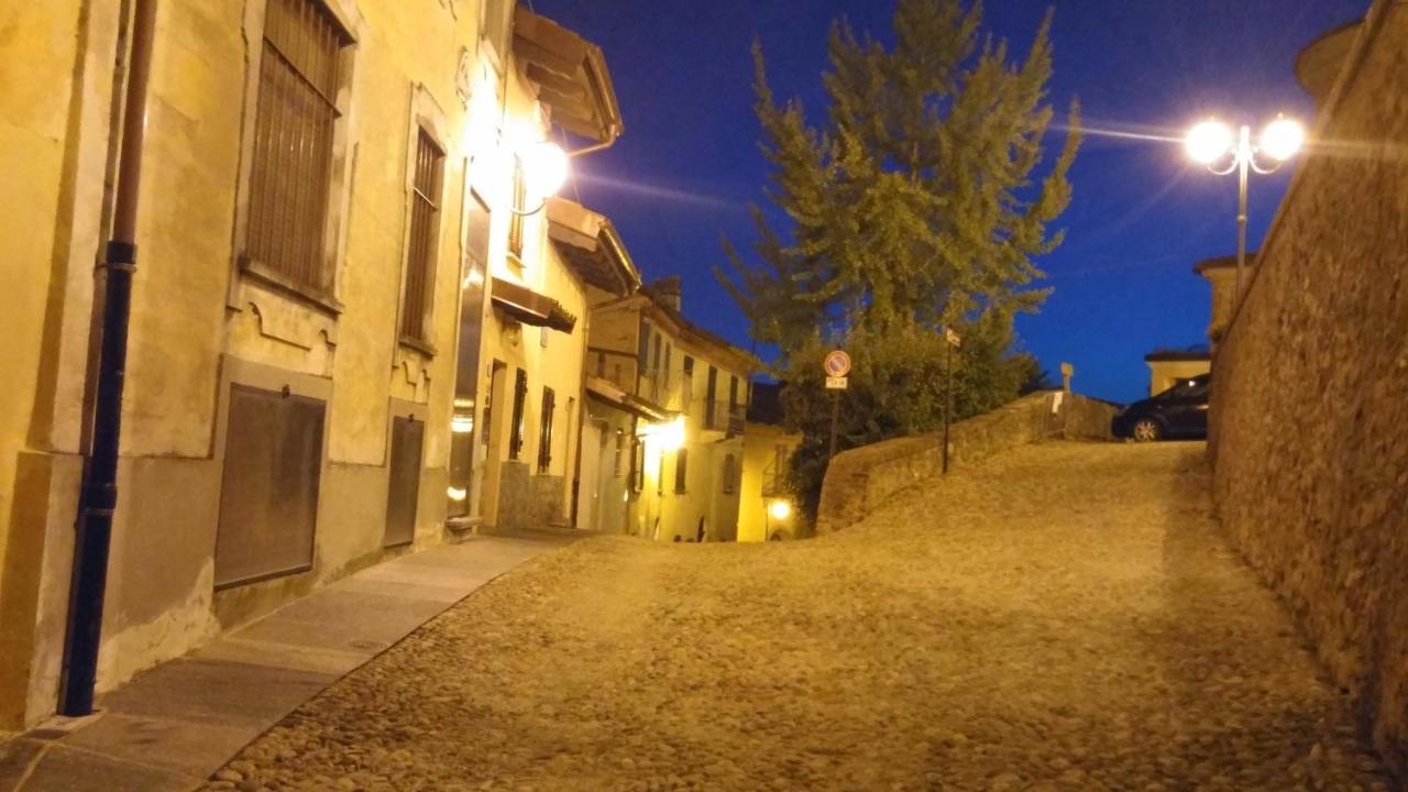 Holiday House Antica Dimora Soggiorni In Langa Centro Storico La Morra Exteriör bild