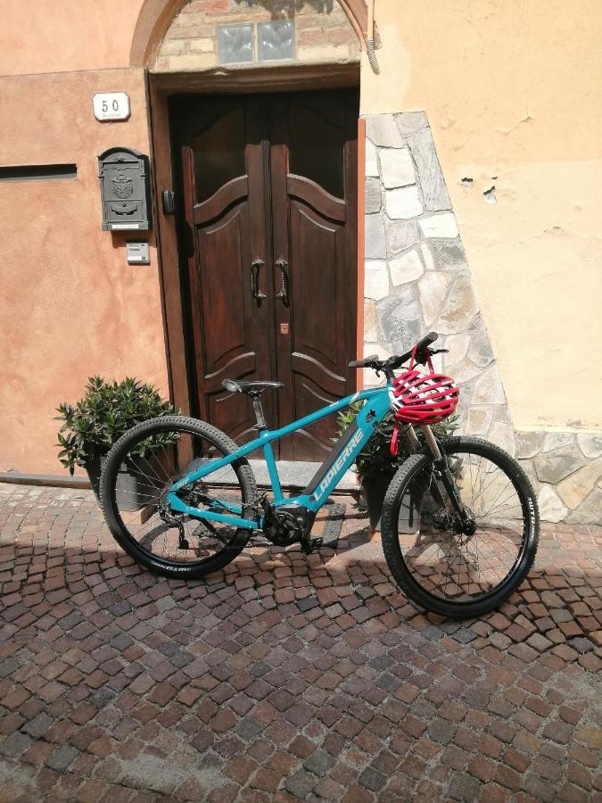 Holiday House Antica Dimora Soggiorni In Langa Centro Storico La Morra Exteriör bild