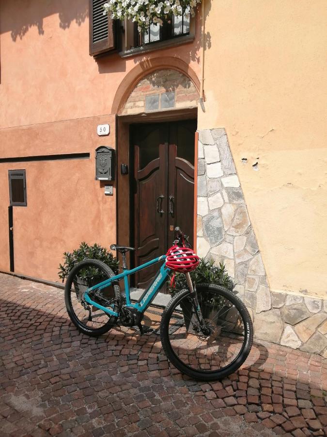 Holiday House Antica Dimora Soggiorni In Langa Centro Storico La Morra Exteriör bild