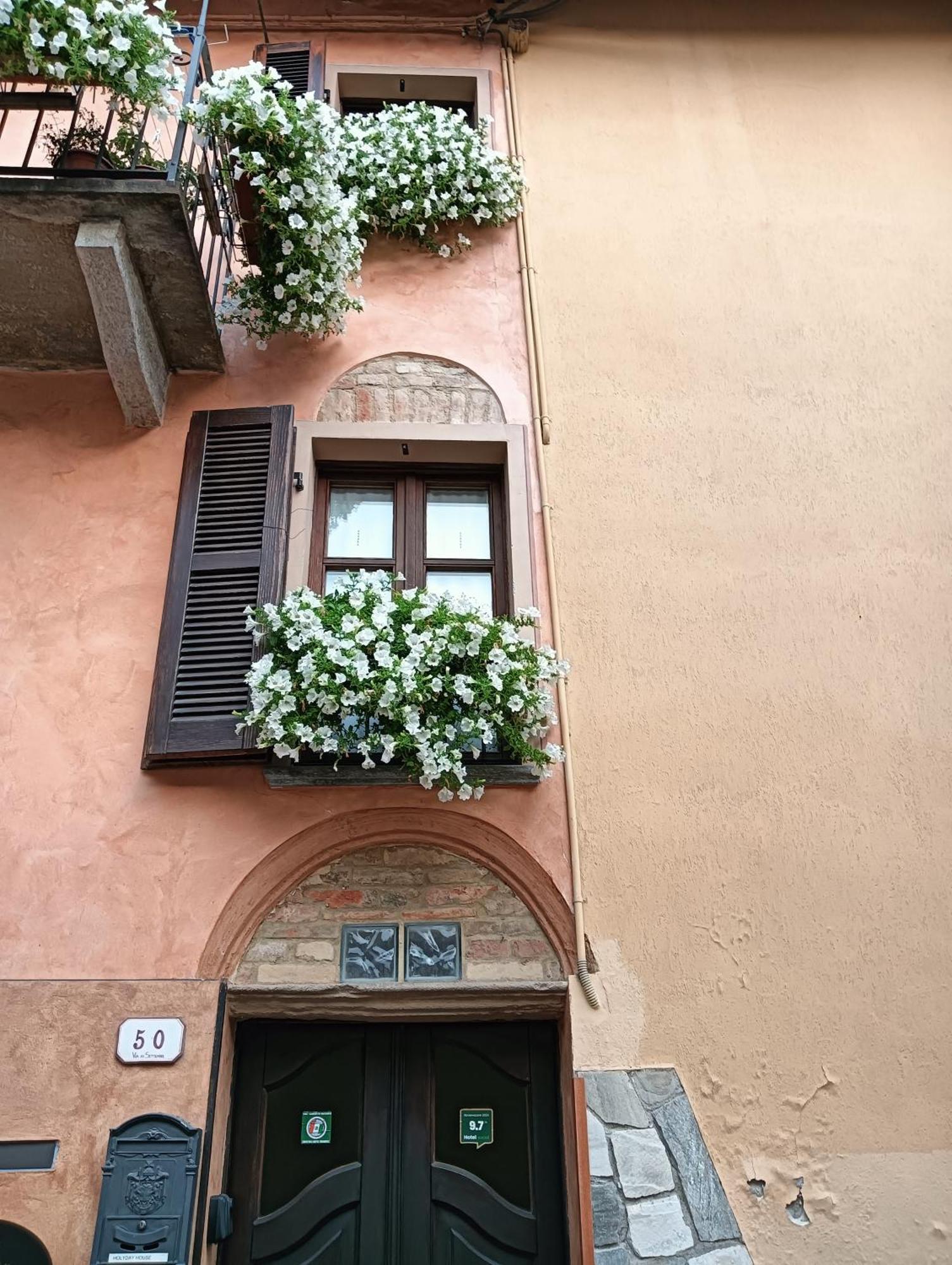 Holiday House Antica Dimora Soggiorni In Langa Centro Storico La Morra Exteriör bild